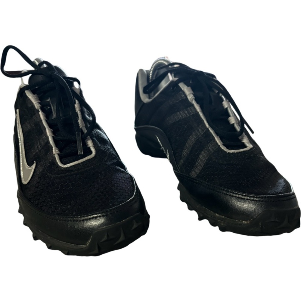 Nike Women's Black and Silver Athletic Shoes